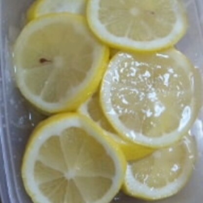 レモンで作ったのですが、美味しかったです！！
レモンスカッシュは写真を撮る暇もなく飲んでしまいます。^^;またレモンを漬けています。
ご馳走様でした♪